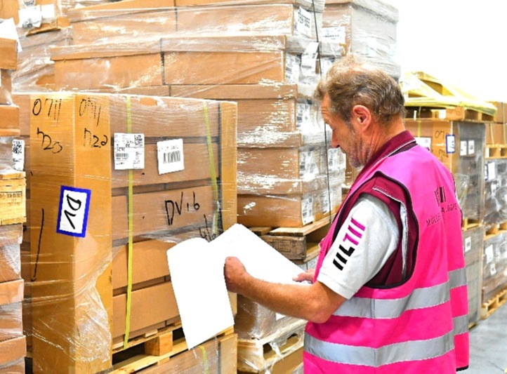 Logistikunternehmen Frankfurt mit qualifizierten Mitarbeitern im 3-Schicht Betrieb